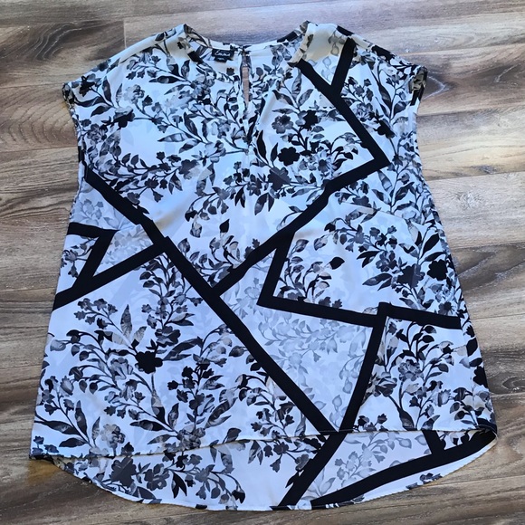 Simply Emma Tops - NWOT Simply Emma White/Black Tunic Blouse 2X